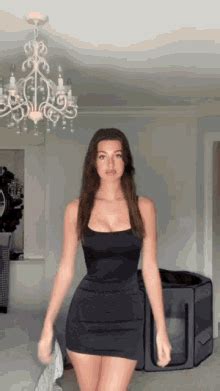 brunette pussy gifs|Popular Brunette Gifs